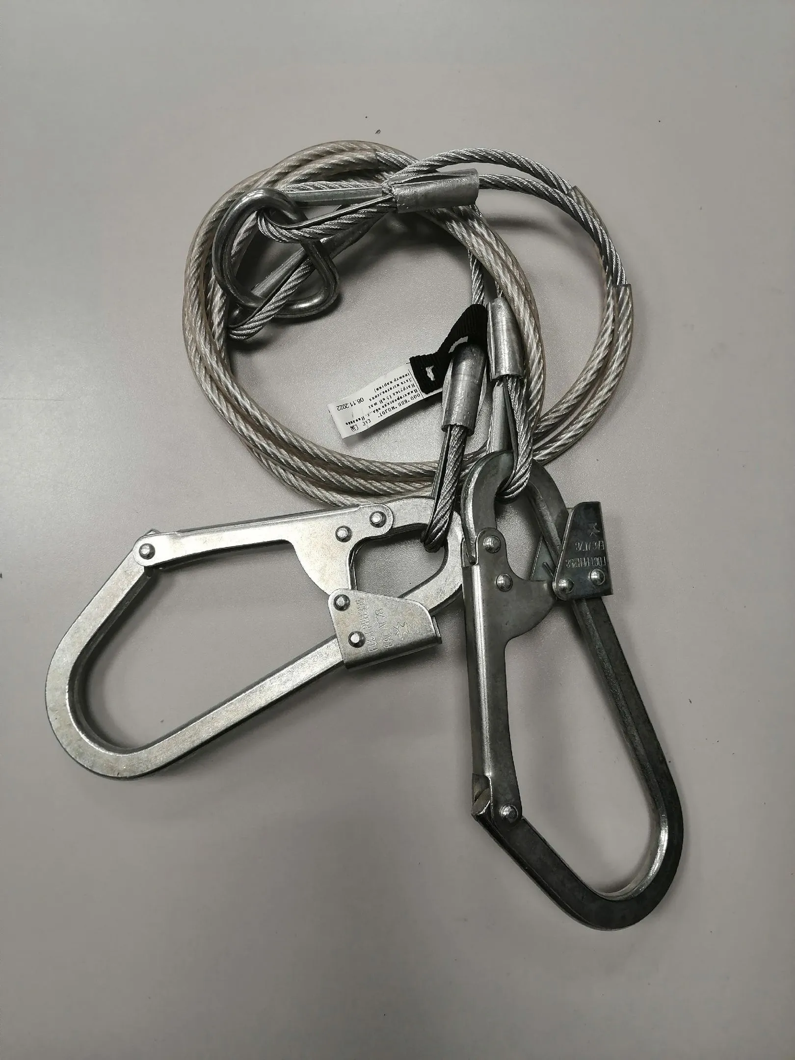 Строп Бд, стальной трос в защитной оболочке с большим карабином